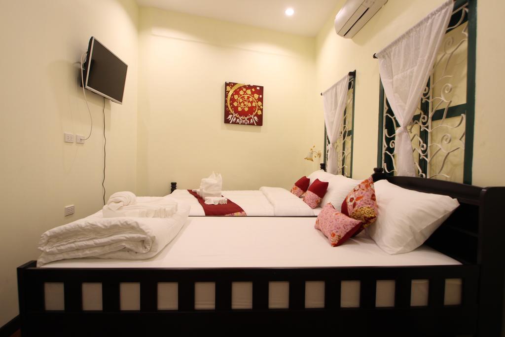 Srisomboon Hostel Trang Esterno foto
