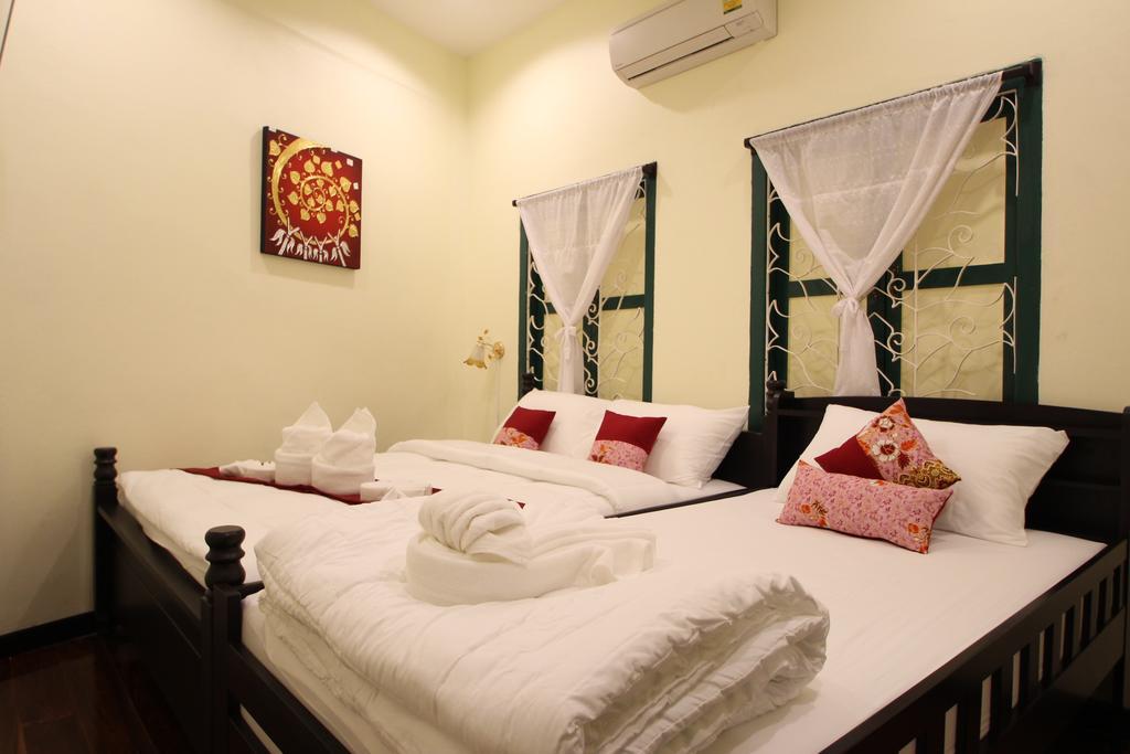 Srisomboon Hostel Trang Esterno foto