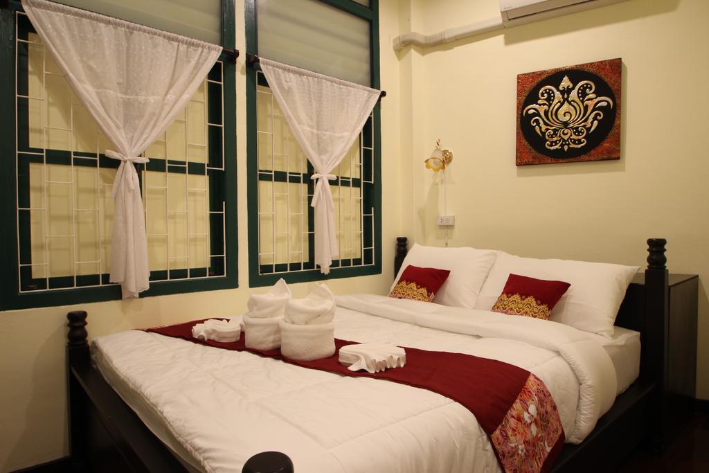 Srisomboon Hostel Trang Esterno foto