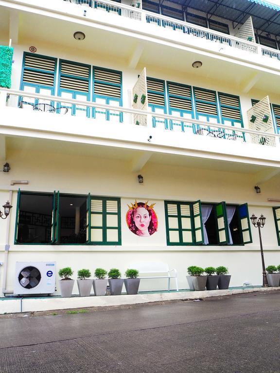Srisomboon Hostel Trang Esterno foto