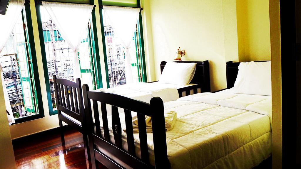 Srisomboon Hostel Trang Esterno foto