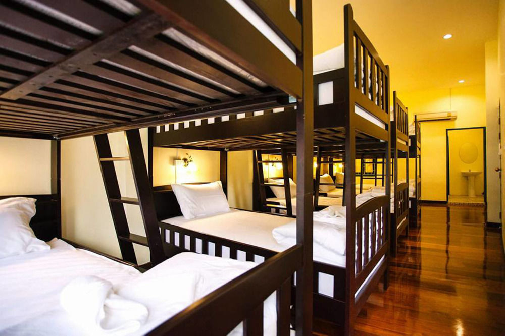 Srisomboon Hostel Trang Esterno foto