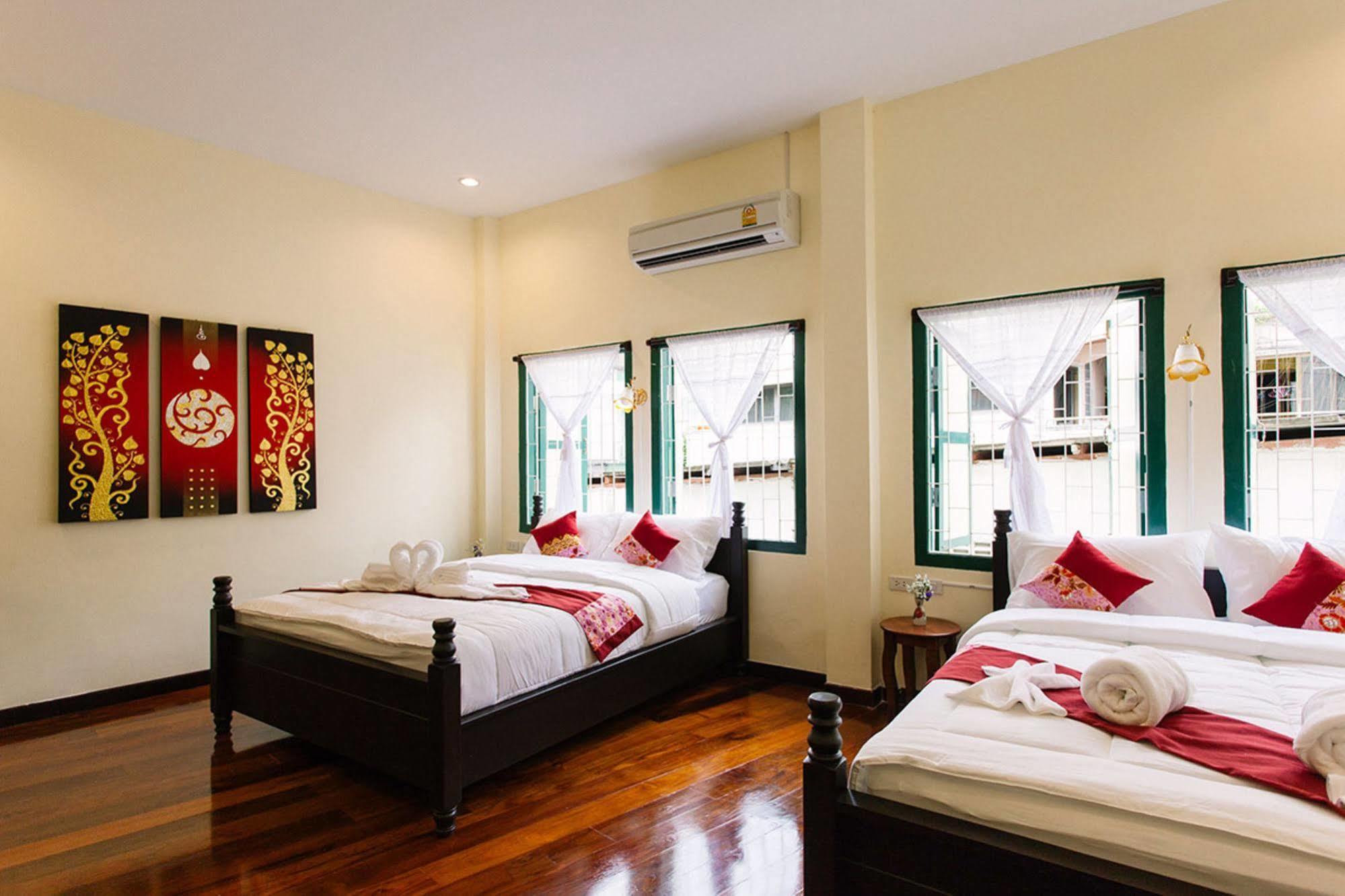 Srisomboon Hostel Trang Esterno foto