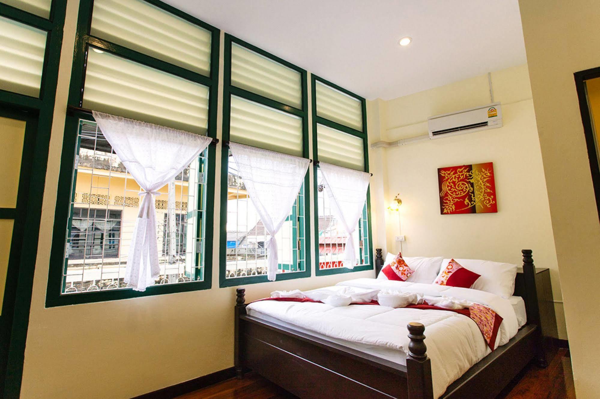 Srisomboon Hostel Trang Esterno foto