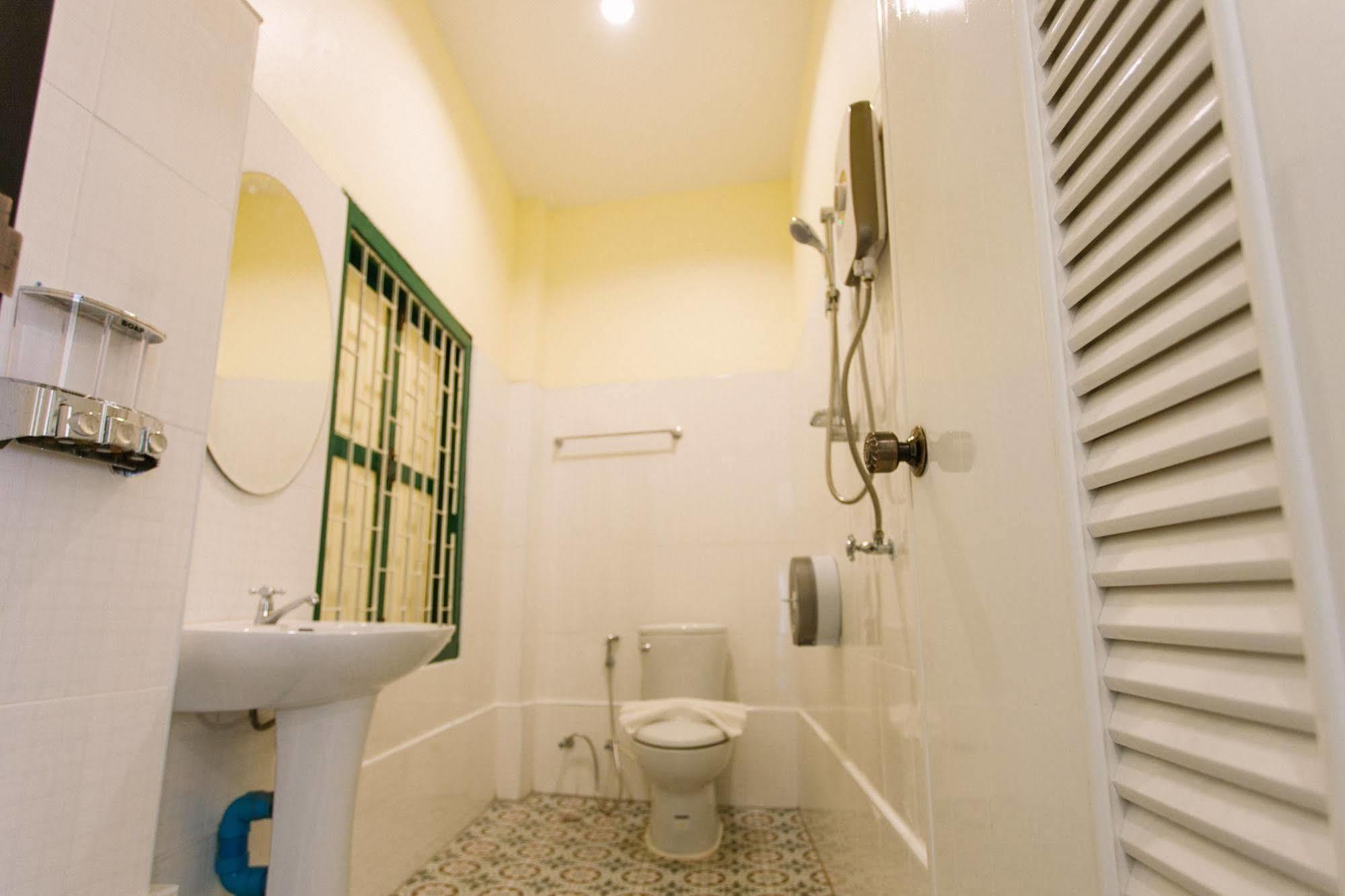 Srisomboon Hostel Trang Esterno foto