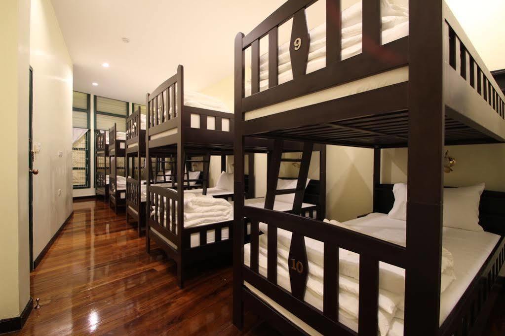 Srisomboon Hostel Trang Esterno foto
