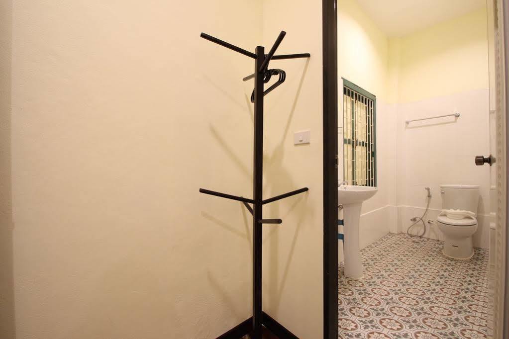 Srisomboon Hostel Trang Esterno foto